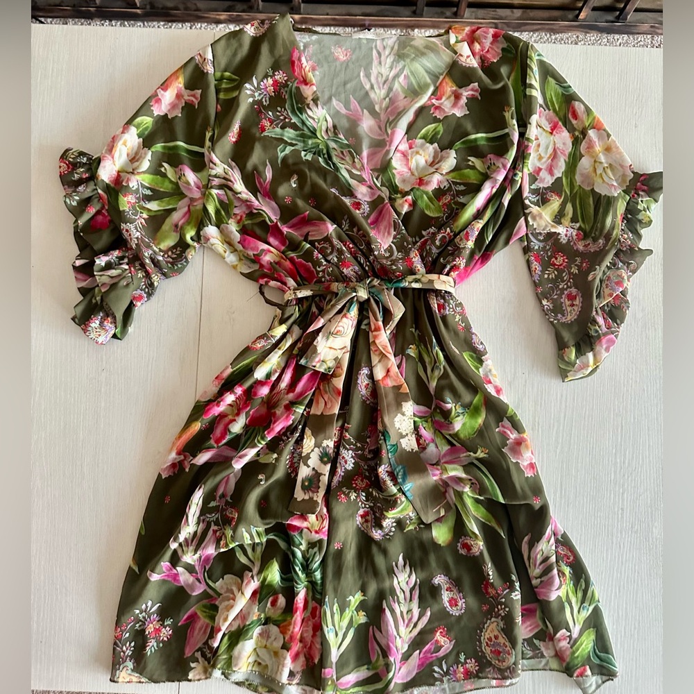 Floral Wrap Dress with Ruffled Sleeves - size M - Picture 2 of 6